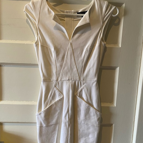 Guess Marciano Size 0; White Rayon/Spandex dress - Picture 7 of 8